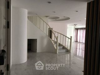 For rent 3 bedrooms condo in Bang Phlat, Bangkok