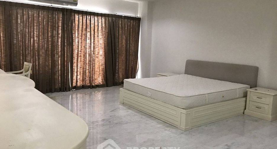 For rent 3 bedrooms condo in Bang Phlat, Bangkok