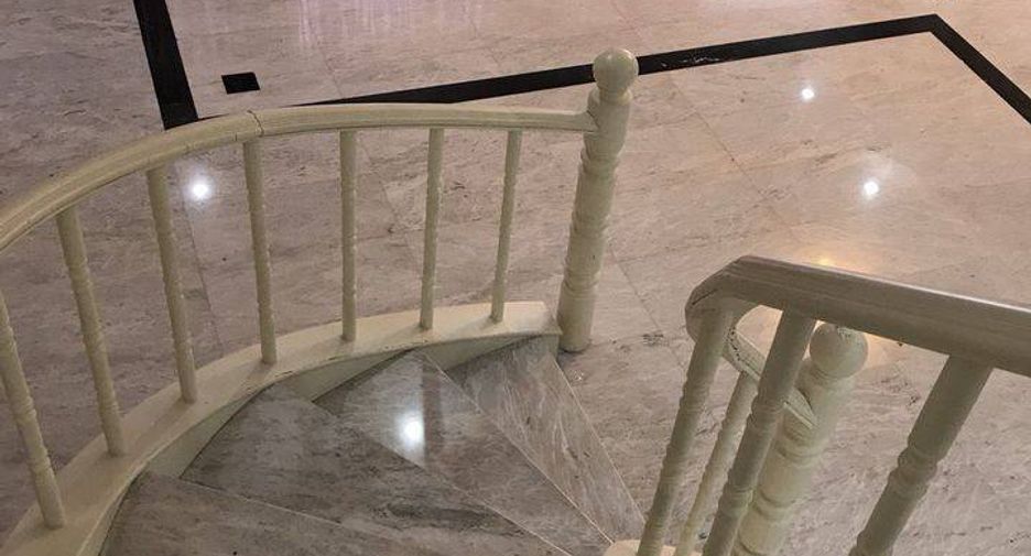 For rent 3 bedrooms condo in Bang Phlat, Bangkok