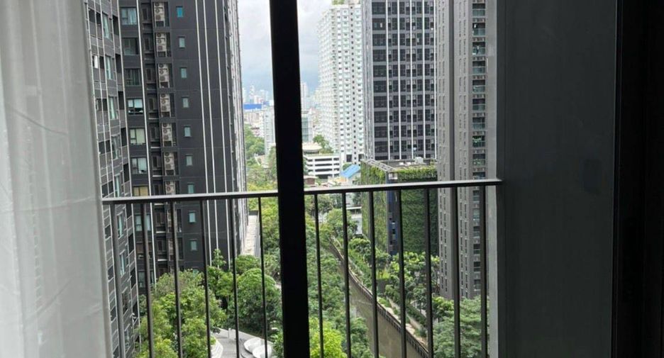 For rent 2 bedrooms condo in Huai Khwang, Bangkok