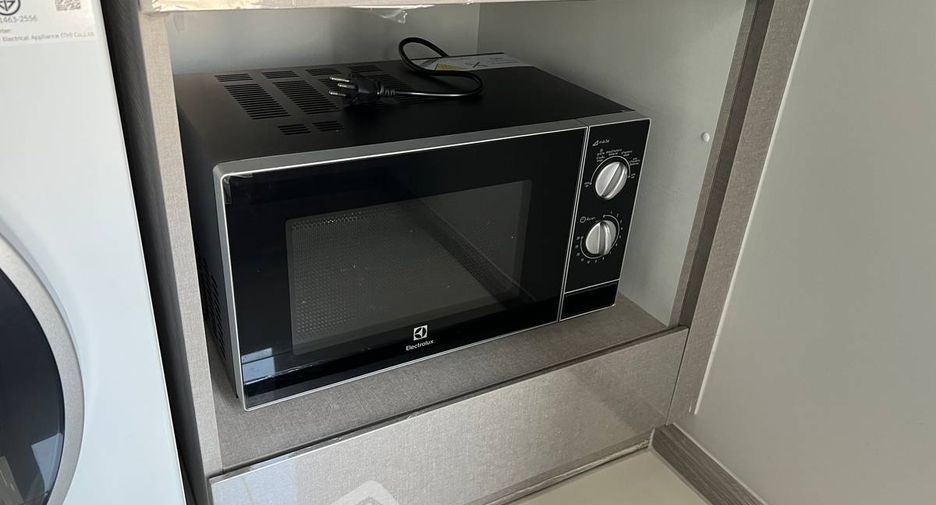 For rent 2 bedrooms condo in Huai Khwang, Bangkok