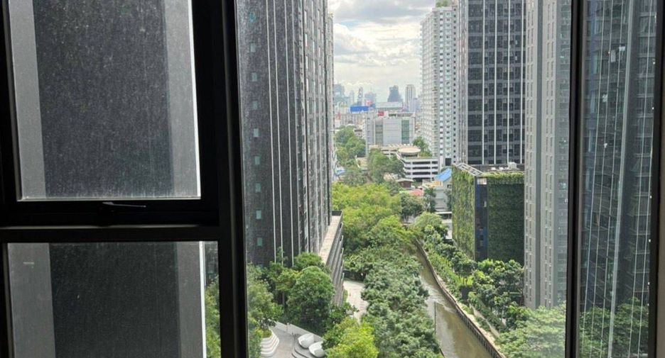 For rent 2 bedrooms condo in Huai Khwang, Bangkok
