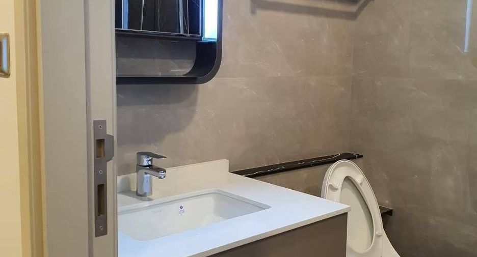 For rent 1 bed condo in Huai Khwang, Bangkok