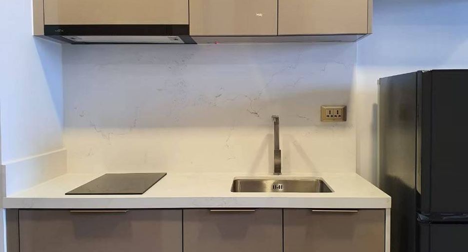 For rent 1 bed condo in Huai Khwang, Bangkok