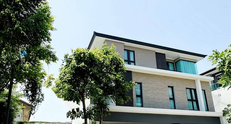 For rent 4 bedrooms house in Wang Thonglang, Bangkok