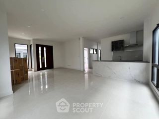 For rent 4 bedrooms house in Wang Thonglang, Bangkok