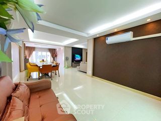 For rent 3 bedrooms villa in Bang Lamung, Chonburi