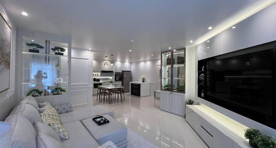 For rent 2 bedrooms condo in Yan Nawa, Bangkok