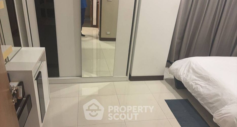 For rent 3 bedrooms condo in Khlong Toei, Bangkok