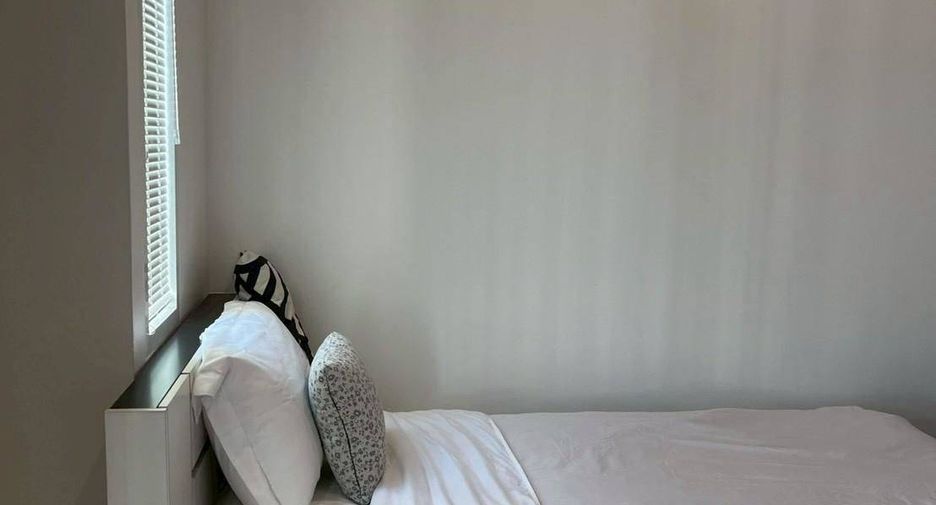 For rent 3 bedrooms condo in Khlong Toei, Bangkok