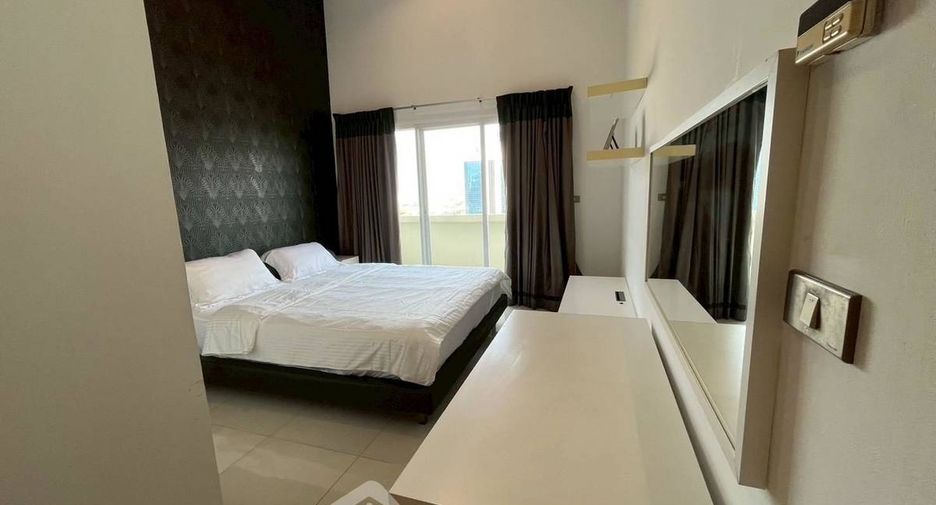 For rent 3 bedrooms condo in Khlong Toei, Bangkok