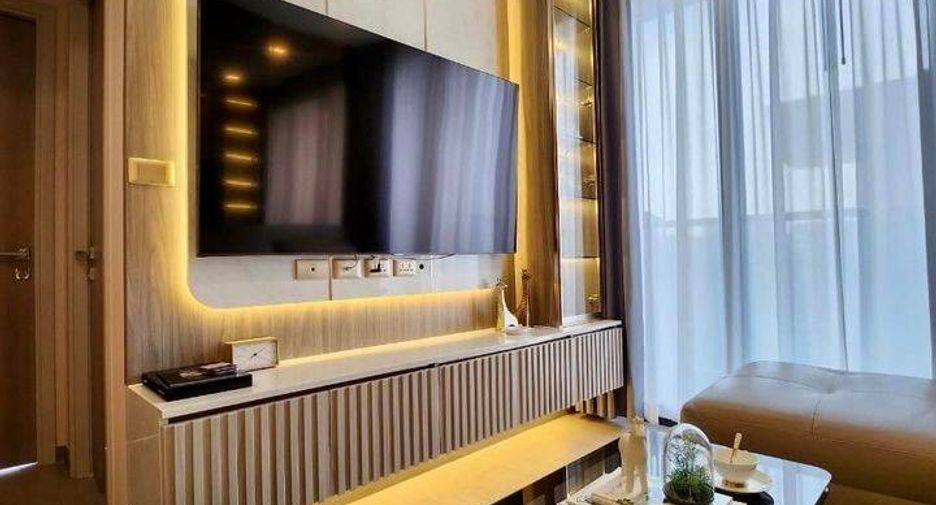 For rent 2 bedrooms condo in Huai Khwang, Bangkok