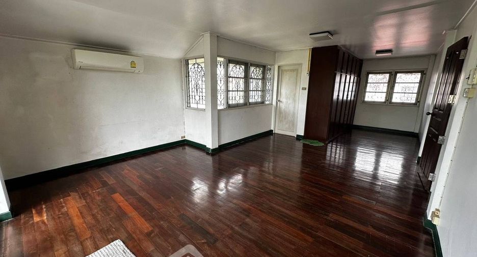 For rent 4 bedrooms house in Saphan Sung, Bangkok