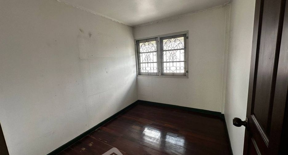 For rent 4 bedrooms house in Saphan Sung, Bangkok