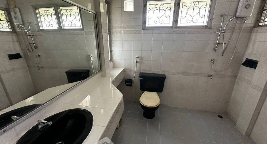 For rent 4 bedrooms house in Saphan Sung, Bangkok