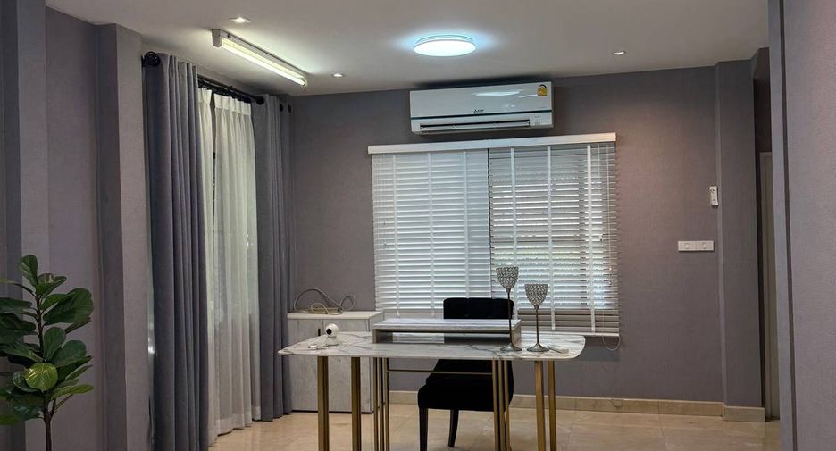 For rent 3 bedrooms house in Saphan Sung, Bangkok