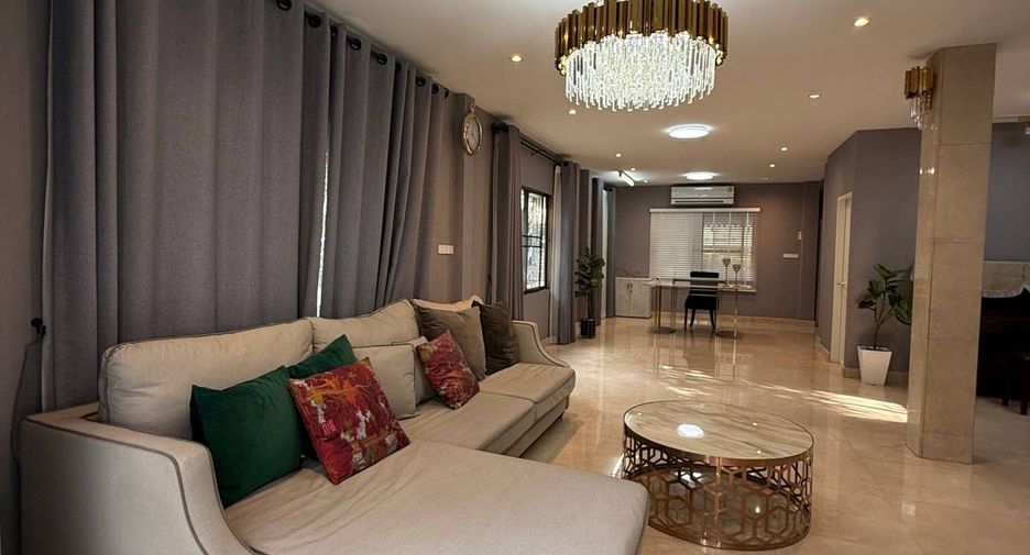 For rent 3 bedrooms house in Saphan Sung, Bangkok