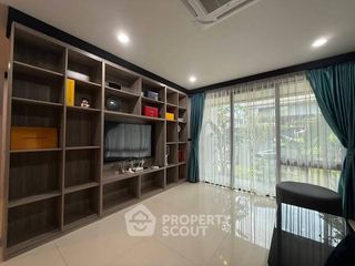 For rent 4 bedrooms house in Bang Kapi, Bangkok