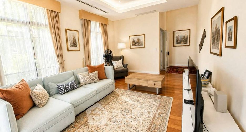 Haus zur Miete mit 4 Zimmer in Watthana, Bangkok