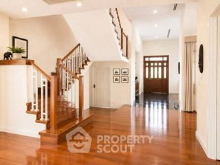 For rent 4 bedrooms house in Watthana, Bangkok