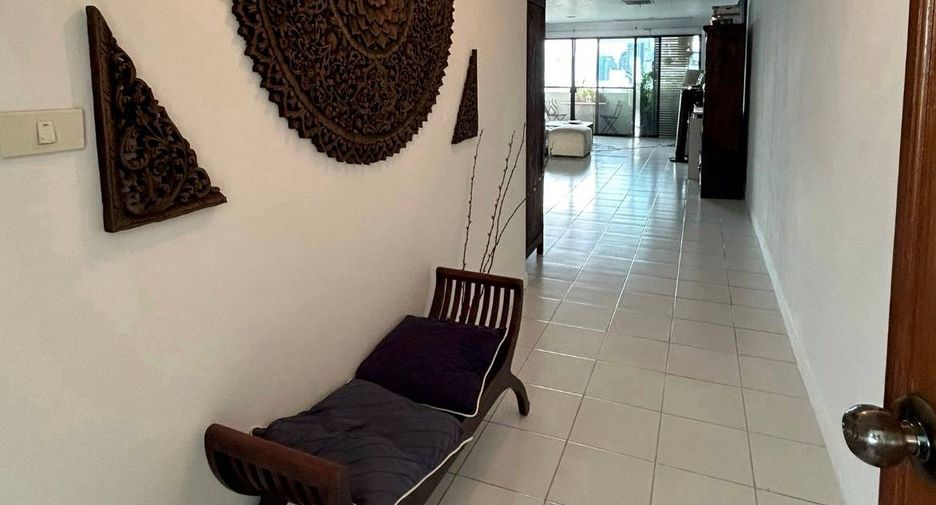 For rent 3 bedrooms condo in Watthana, Bangkok