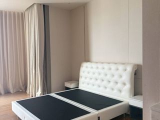 For rent 3 bedrooms condo in Khlong San, Bangkok