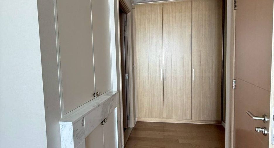 Condo en alquiler de 3 habitaciones en Khlong San, Bangkok