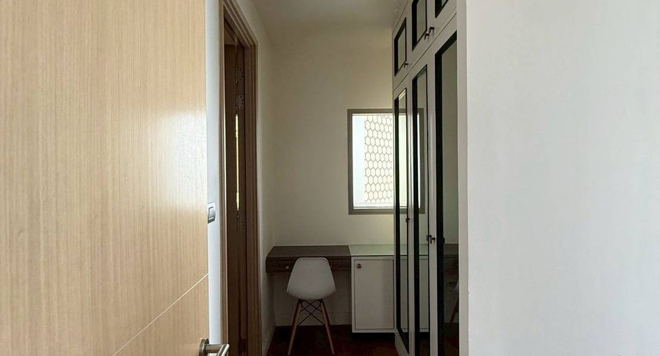 Condo en alquiler de 3 habitaciones en Khlong San, Bangkok