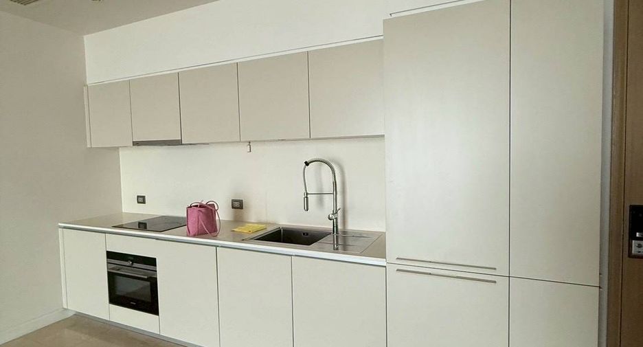 Condo en alquiler de 3 habitaciones en Khlong San, Bangkok