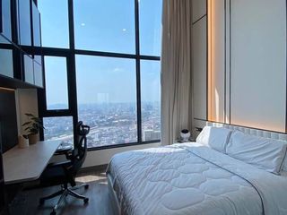 For rent 3 bedrooms condo in Bang Rak, Bangkok