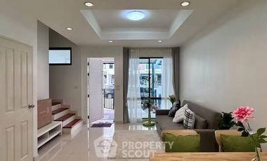 Reihenhaus zur Miete mit 3 Zimmer in Phra Khanong, Bangkok