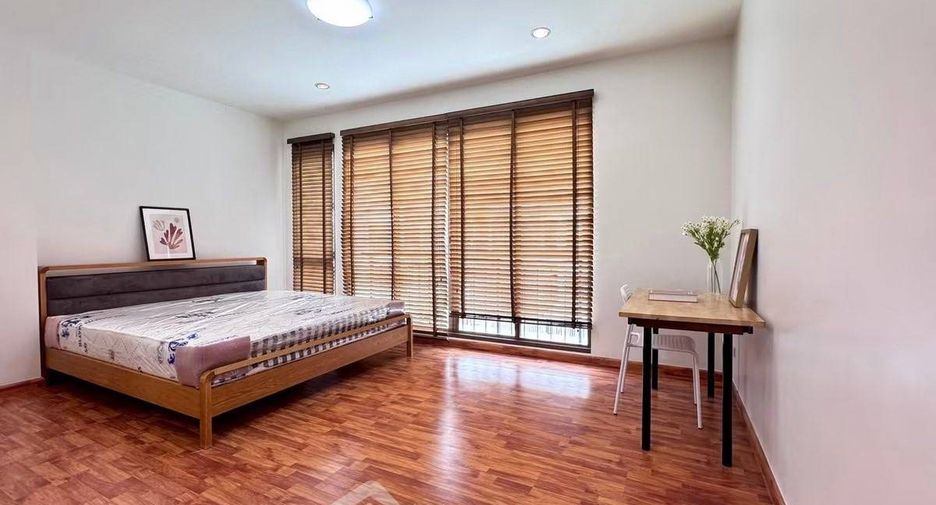 Reihenhaus zur Miete mit 3 Zimmer in Phra Khanong, Bangkok
