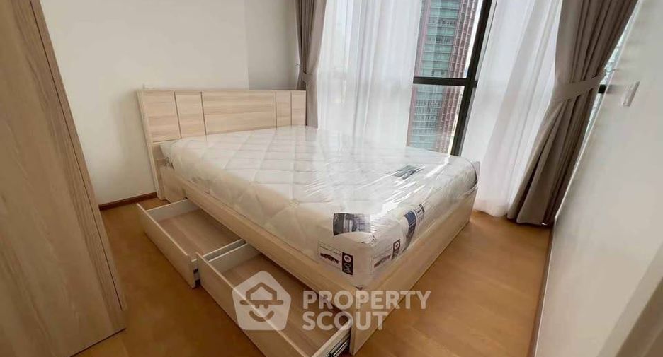 For rent 2 bedrooms condo in Pathum Wan, Bangkok