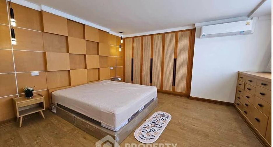 For rent 3 bedrooms condo in Khlong Toei, Bangkok