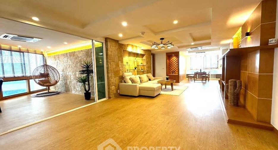 For rent 3 bedrooms condo in Khlong Toei, Bangkok