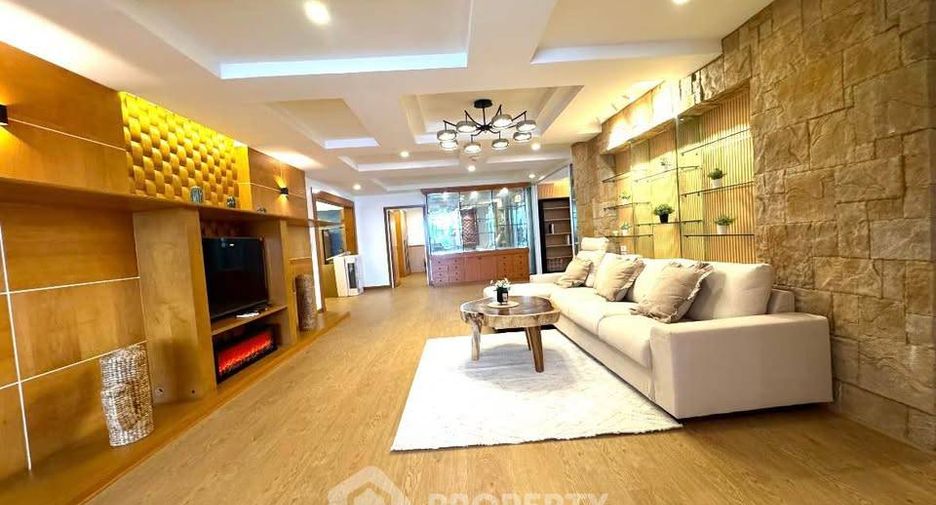 For rent 3 bedrooms condo in Khlong Toei, Bangkok
