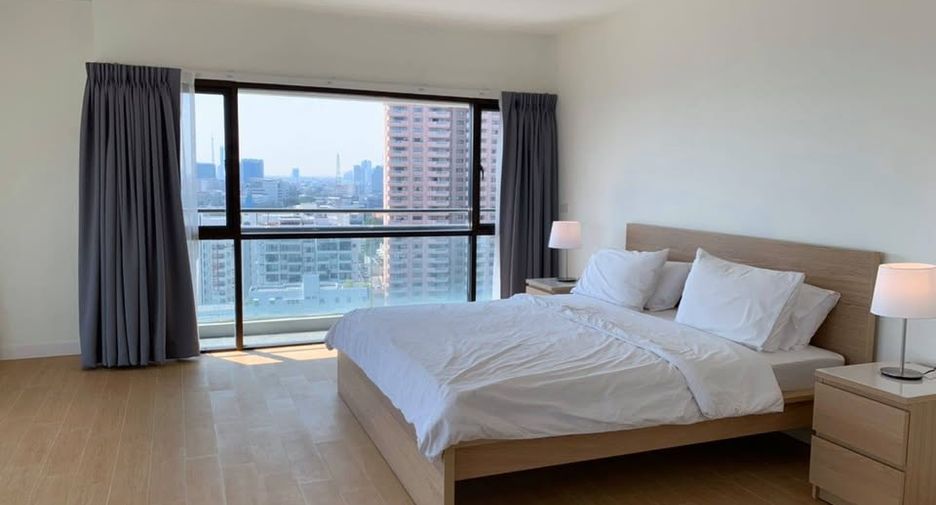 For rent 2 bedrooms condo in Sathon, Bangkok