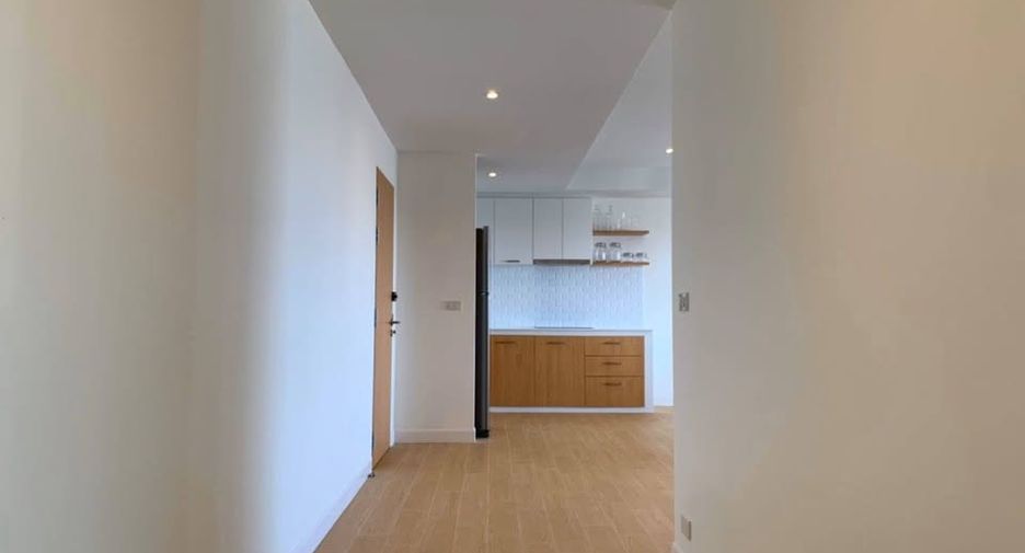 For rent 2 bedrooms condo in Sathon, Bangkok