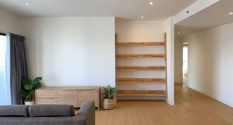 For rent 2 bedrooms condo in Sathon, Bangkok