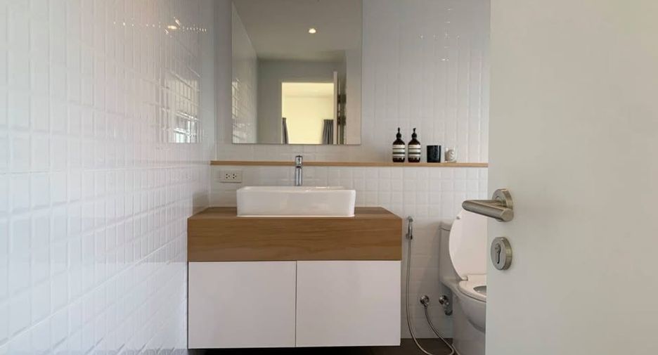 For rent 2 bedrooms condo in Sathon, Bangkok