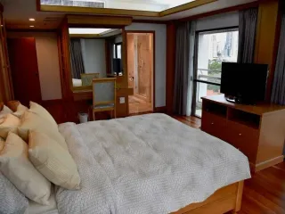 For rent 4 bedrooms condo in Sathon, Bangkok