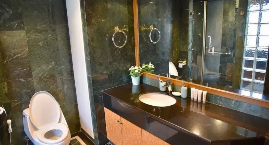 For rent 4 bedrooms condo in Sathon, Bangkok