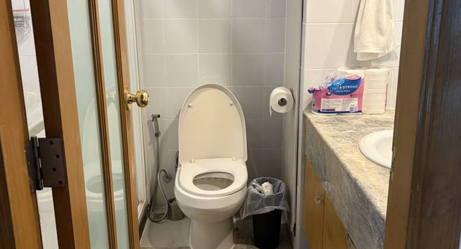 For rent 2 bedrooms condo in Sathon, Bangkok