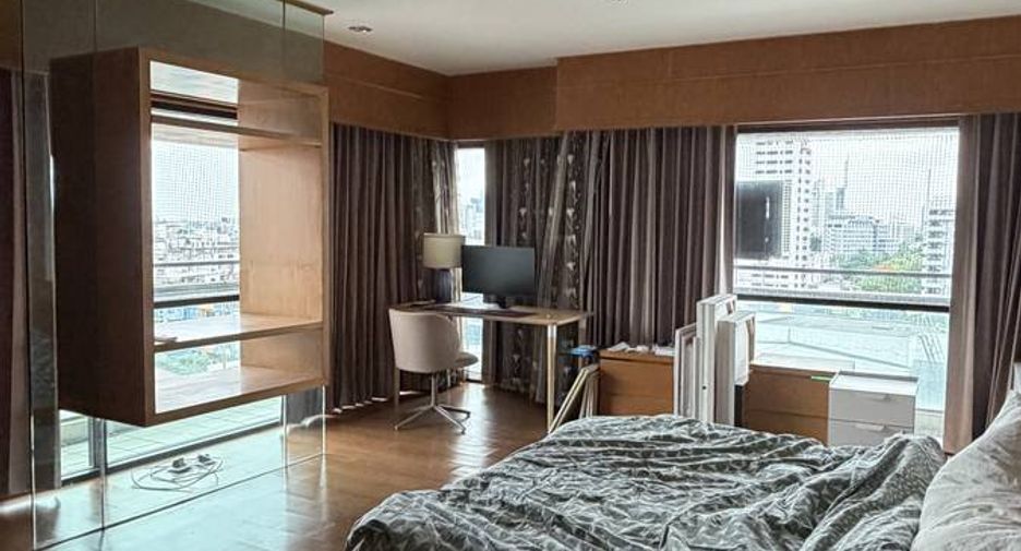For rent 2 bedrooms condo in Sathon, Bangkok
