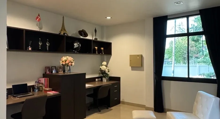 For sale 8 bedrooms villa in East Pattaya, Pattaya