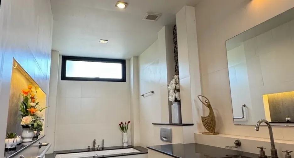 For sale 8 bedrooms villa in East Pattaya, Pattaya