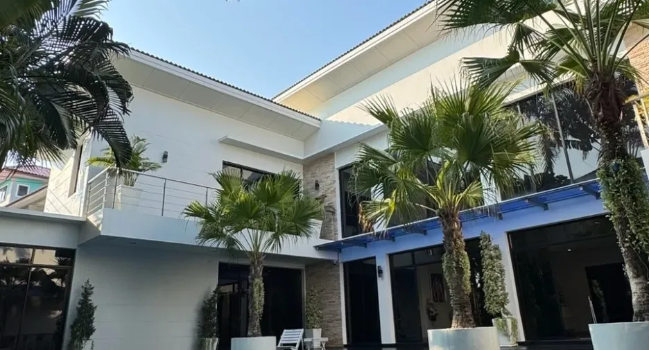 For sale 8 bedrooms villa in East Pattaya, Pattaya