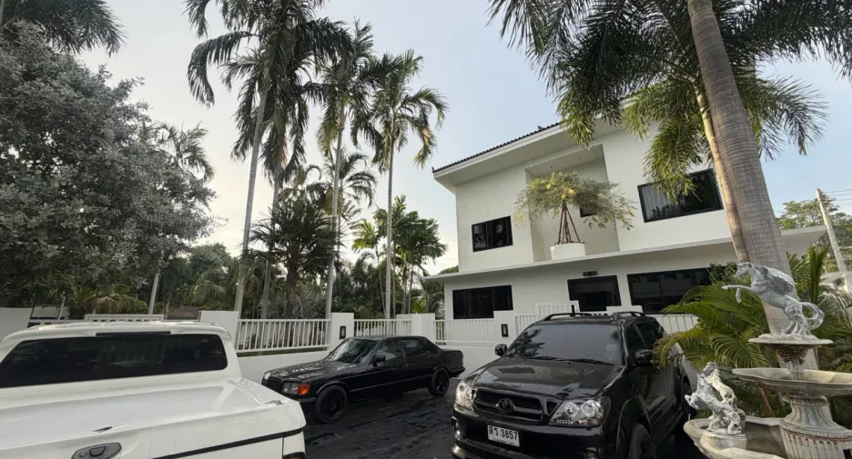 For sale 8 bedrooms villa in East Pattaya, Pattaya