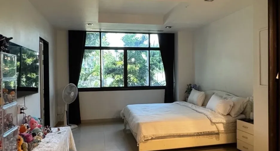 For sale 8 bedrooms villa in East Pattaya, Pattaya