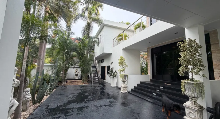 For sale 8 bedrooms villa in East Pattaya, Pattaya